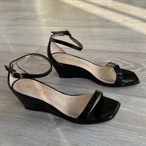 Stuart Weitzman wedge sandal; size 5; black patent leather
